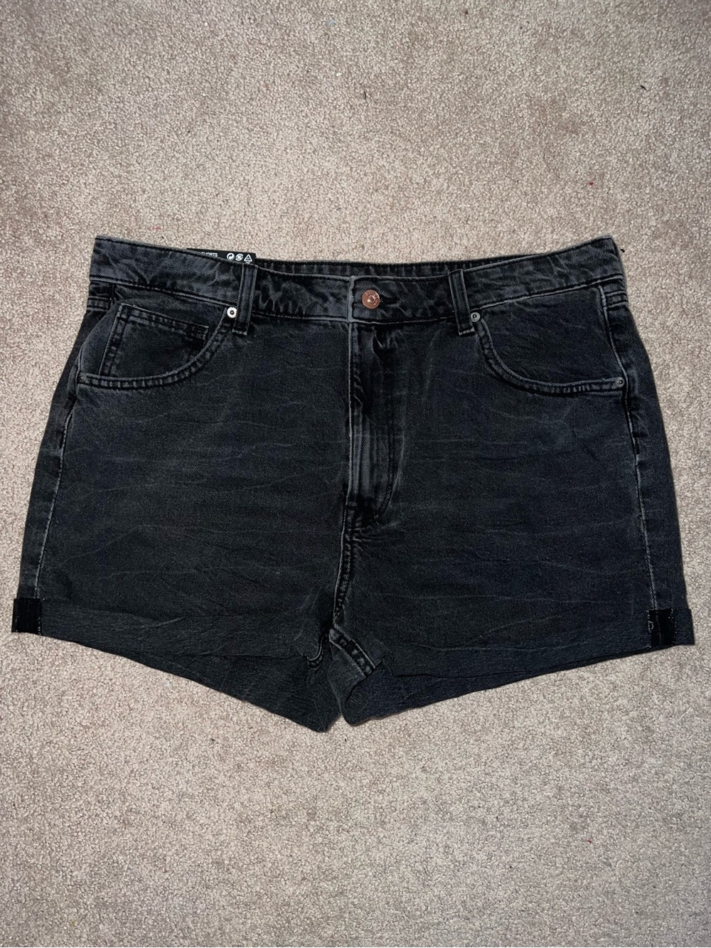 New H&M Divided High Waist Mom Short Black Denim size 14